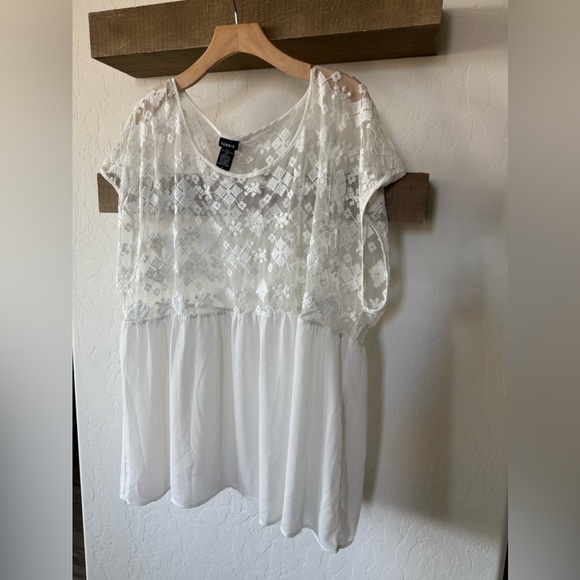 Torrid|White short sleeve Lace Overlay Top,size 4X•••plus size dressy blouse - Picture 5 of 9
